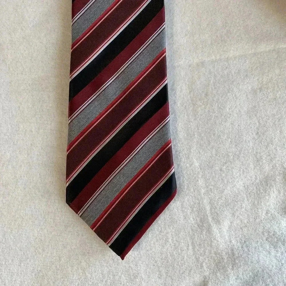 Sean John 100% Silk Men's Neck Tie Red Black Silver Striped Extra Long/Tall - Picture 2 of 5